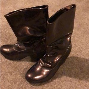 Rain boots copper color, never used.